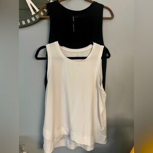 Set of 2 Brisas tank tops one black one white size large